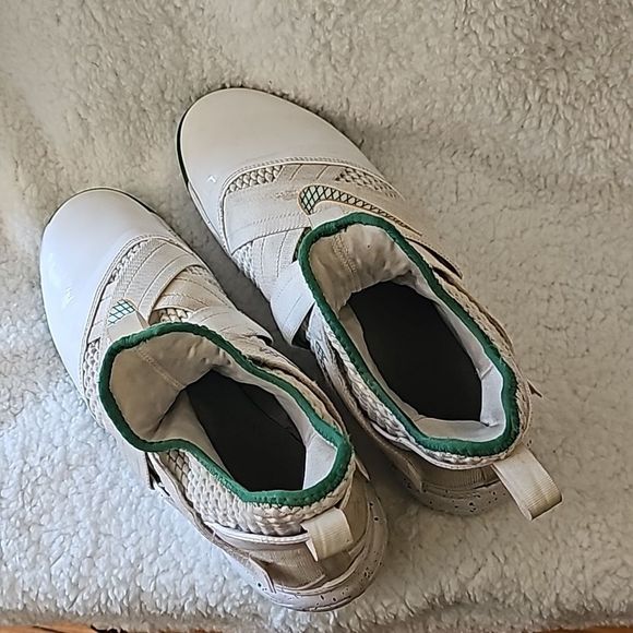 White and green nikes - Picture 5 of 8